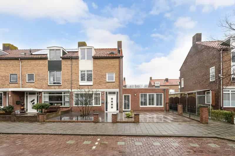 Luxe Hoekwoning Velsen-Noord 4 slaapkamers 2 badkamers