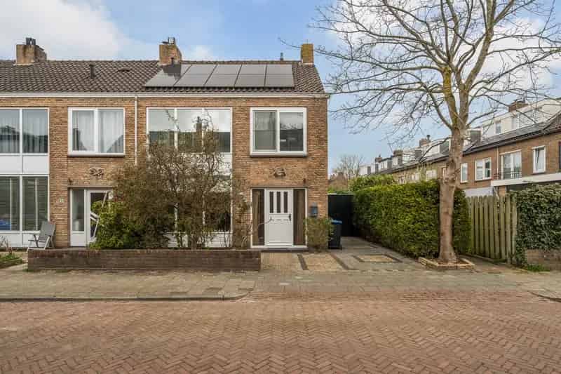 Hoekwoning Nassauwijk Voorschoten Garage Tuin Zonnepanelen