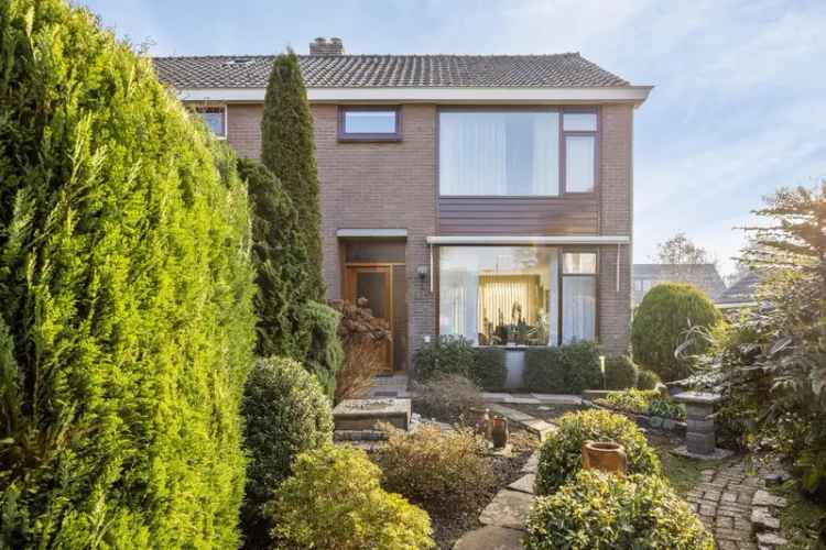 Royale 2-onder-1-kapwoning met garage en riante tuin