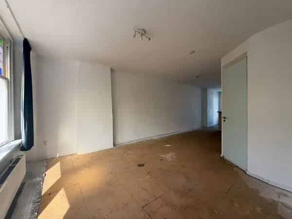 Appartement Strevelsweg Rotterdam: Ruim en te moderniseren