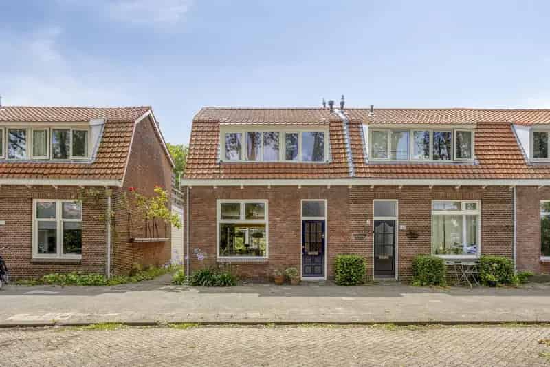 Hoekwoning Hillegersberg: Ruime Tuin, Tuinhuis met Badkamer