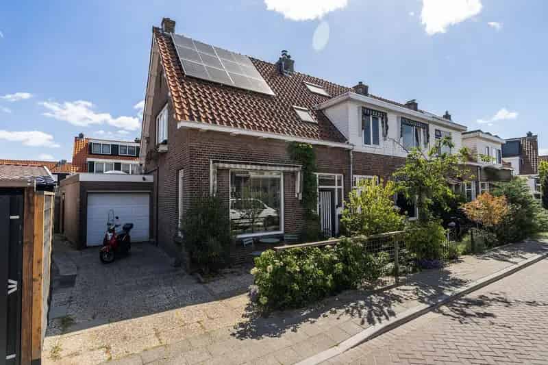 Moderne Hoekwoning Vlaardingen 3 Lagen Tuin Garage Zonnepanelen