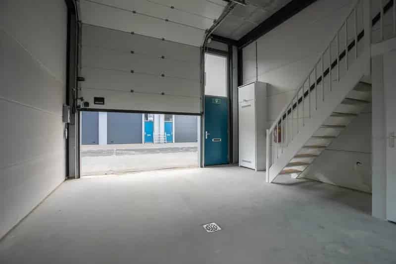 Bedrijfshal Hellevoetsluis 117m2 te koop