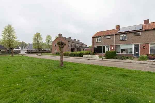 Hoekwoning Winschoten: Tuin op het Westen Garagebox 3 slaapkamers
