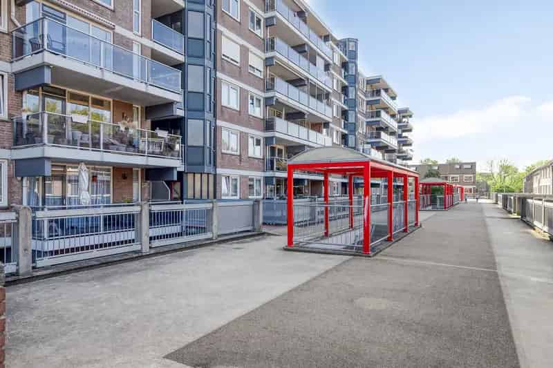 Ruim 4-kamer appartement Haarlem bovenste verdieping balkon panoramisch uitzicht