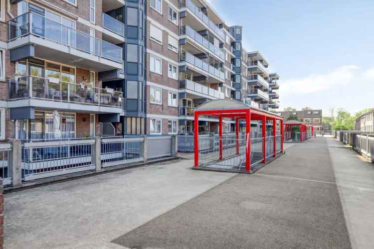 Ruim 4-kamer appartement Haarlem bovenste verdieping balkon panoramisch uitzicht