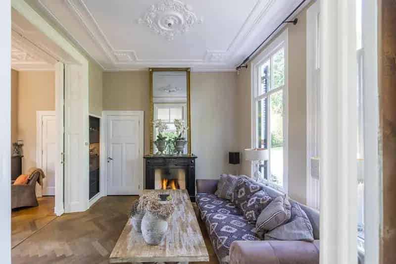 Gerenoveerde Villa met 5 slaapkamers en grote tuin te Heelsum