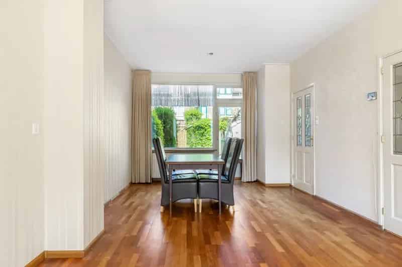 Huis te koop Velsen Noord 7 kamers 135m2 Ruime gezinswoning
