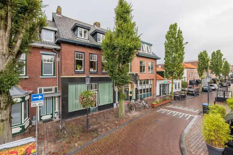 Kantoorruimte met bovenwoning te koop in Lisse Heereweg 216