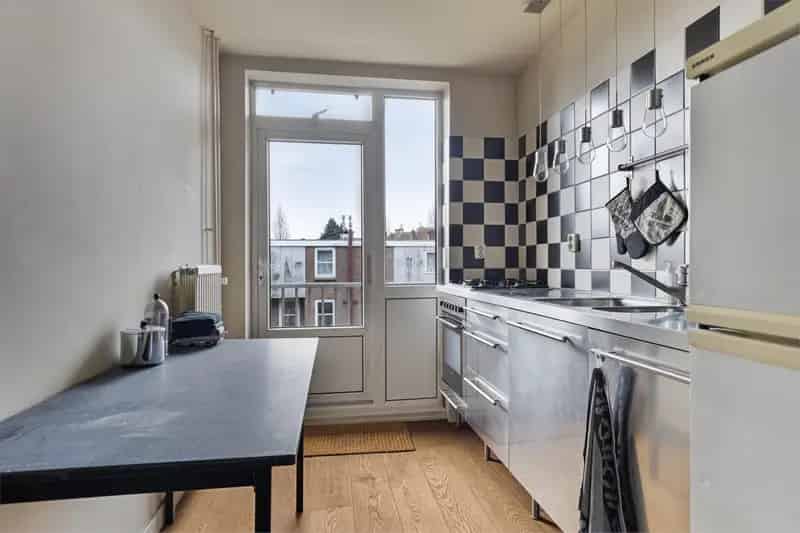 Appartement te koop Amsterdam Pijp: Licht tweekamerappartement