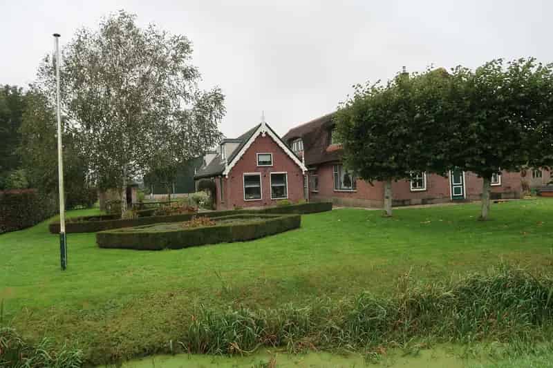 Halfvrijstaande woning Zoeterwoude 3 slaapkamers grote tuin