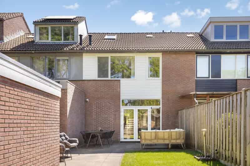 Moderne Tussenwoning Epe  3 Slaapkamers Tuin Energielabel B