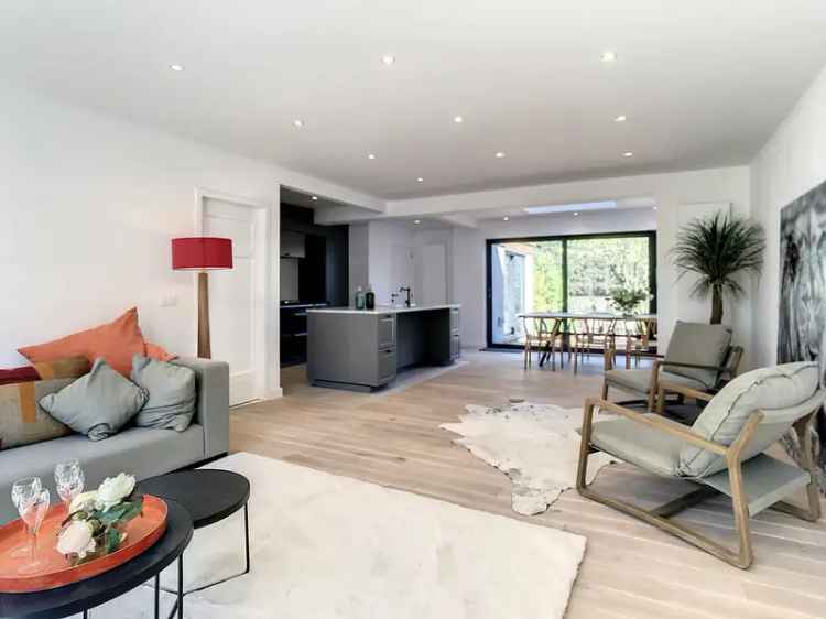 Gerenoveerde Tussenwoning Zuidzande 4 slaapkamers Nabij Zee