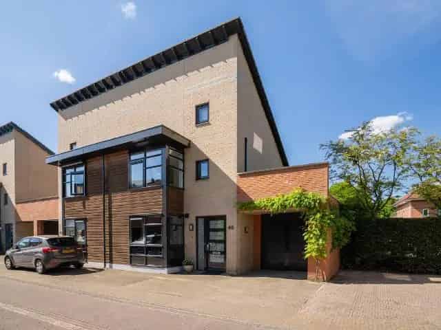 Ruime Energiezuinige Tweekapper 4 Slaapkamers Enschede