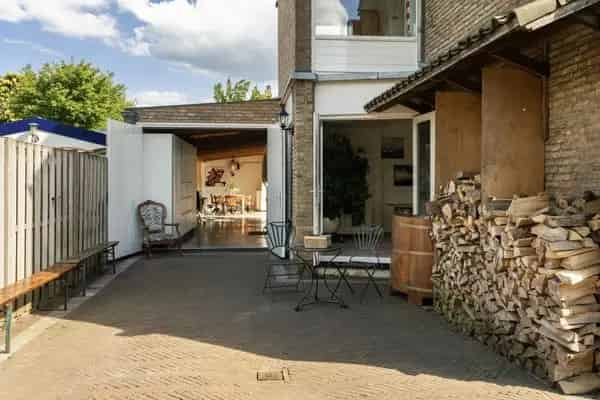 4 Slaapkamers Hoekwoning Voorschoten 212m2 Tuin Zuid