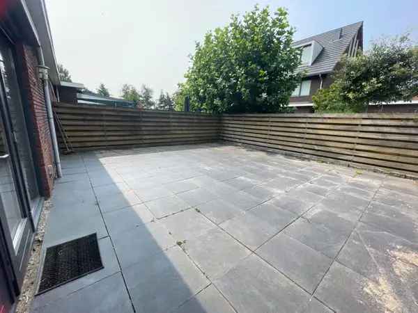 Familiehuis met royale afmetingen tuin oprit en garage