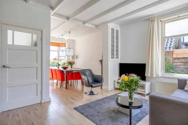 Jaren 30 woning Ruime Tuin 4 slaapkamers 2 badkamers Kelder