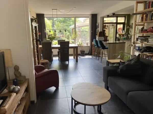 Ruime Gemeubileerde Tussenwoning Grote Tuin 12 Maanden Huur