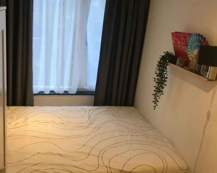 Huisgenoot gezocht Buitenveldert - Ruime kamer nabij Station Zuid