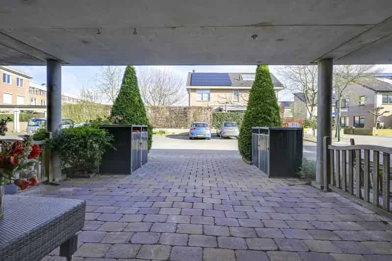 Herenhuis te koop in Houten met praktijkruimte en riant terras