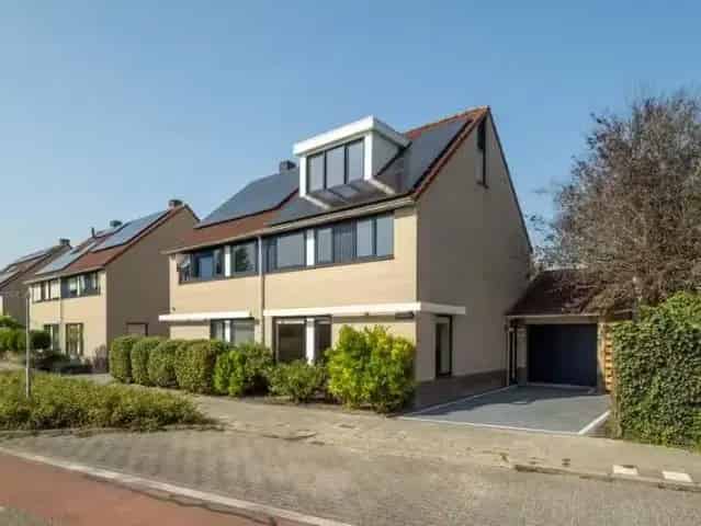 Ruime 5 Slaapkamers Tweekapper Hoorn Nieuwe Steen Gerenoveerd