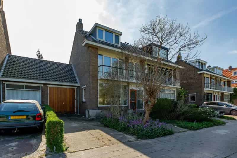 2-onder-1-kapwoning Rotterdam Overschie Garage Tuin 4 slaapkamers