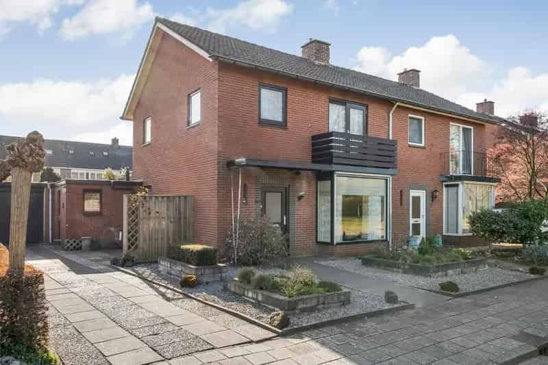 4 Slaapkamers 2-onder-1-kapwoning Garage Tuin 338m2