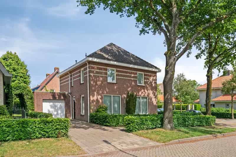 Vrijstaande woning 4 slaapkamers Alphen NB
