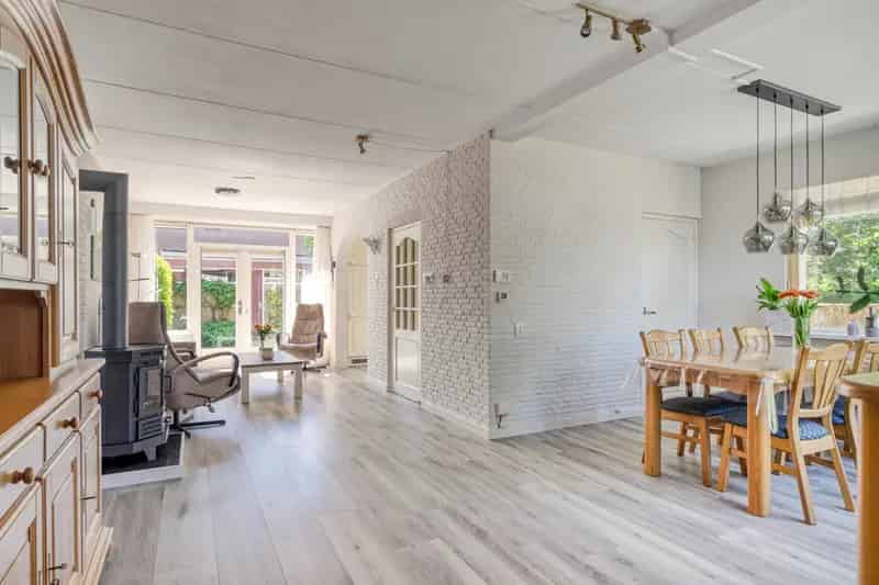 Ruime 6-kamer Hoekwoning met Grote Tuin en Overkapping