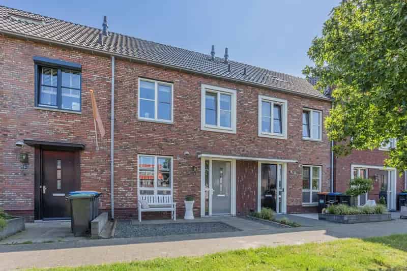 Moderne Eengezinswoning te Koop in Bunschoten-Spakenburg