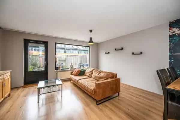 5-kamer woning Almere Buiten Ruime tuin Nabij winkels