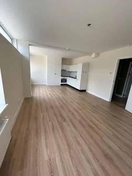 Te Huur: Gerenoveerd 3-kamer appartement Zuidplein