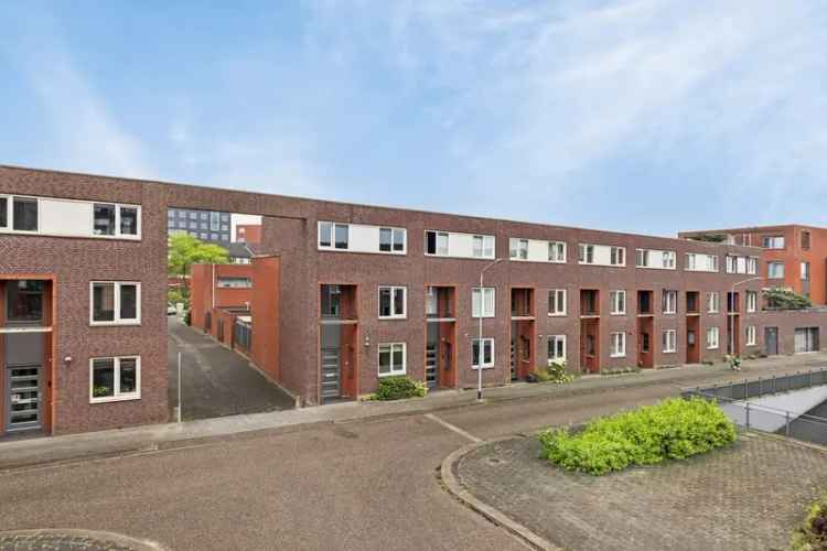 Ruime Eindwoning Zwijndrecht 4 slaapkamers Dakterras