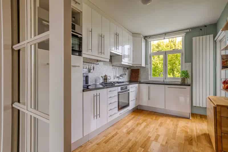 Amsterdam Pijp: Ruime Bovenwoning met Dakterras