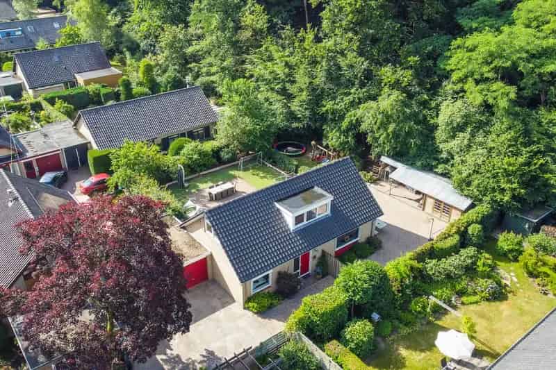 Semibungalow te Dieren: Ruime woning, recent gemoderniseerd