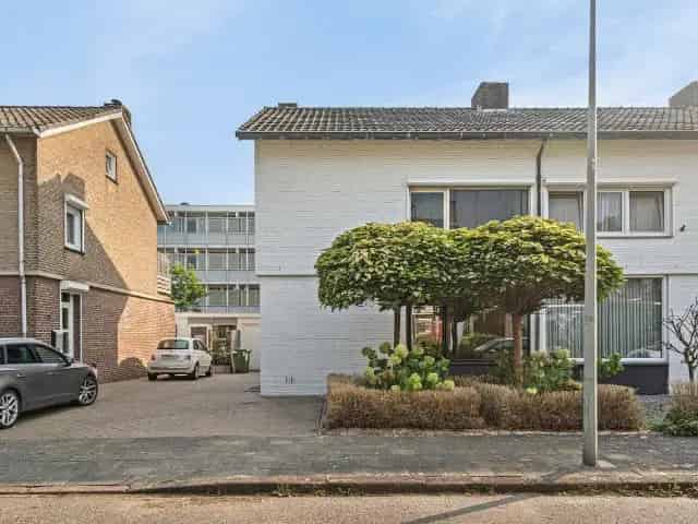 Hoekwoning te koop Maastricht Scharn 3 slaapkamers garage