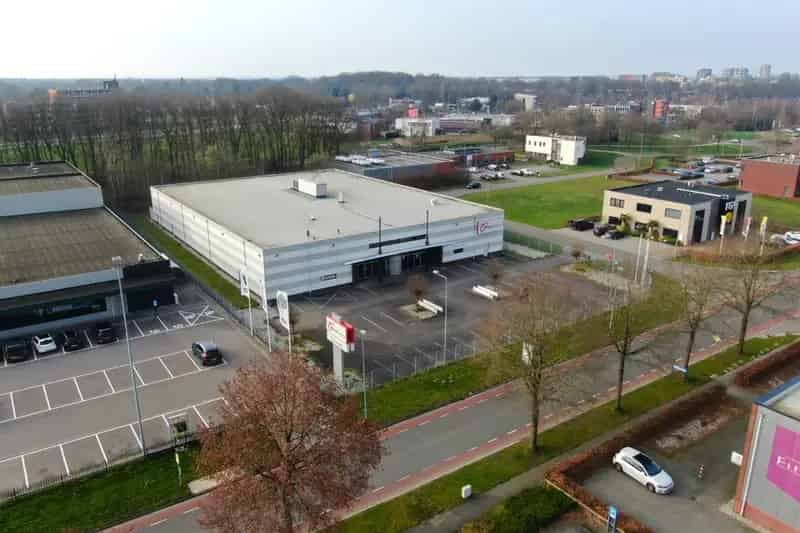 Showroom Bedrijfsruimte Emmen 2310m2 te Huur of Koop