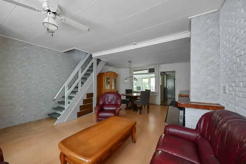 Huis te koop Zaandam: 2 slaapkamers, serre, uitbouw