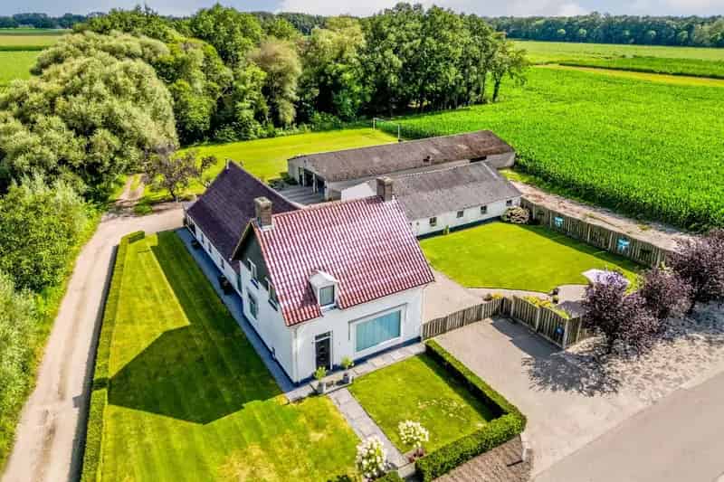 Vrijstaande woning met aanleunwoning Gastel