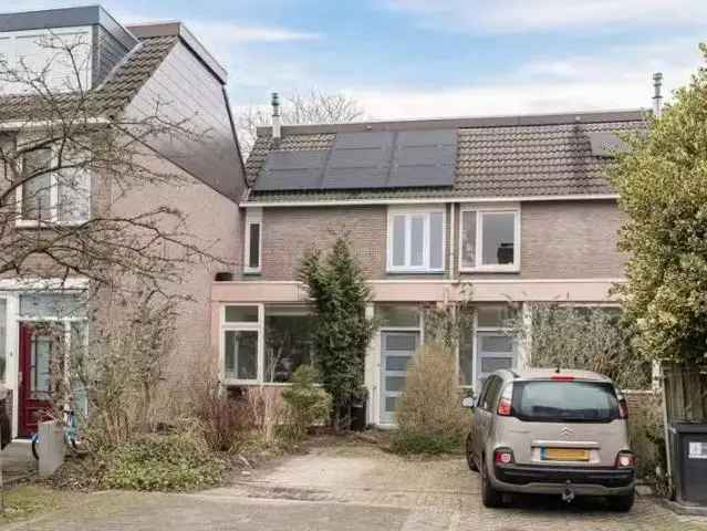 Gezinswoning Diemen 4 slaapkamers grote tuin 8 zonnepanelen