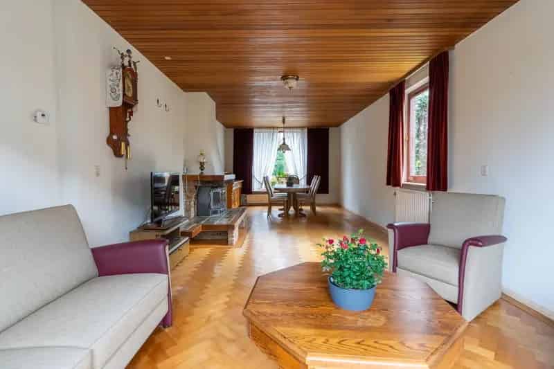 Vrijstaande woning Oegstgeest te koop: Ruime garage, zonnige tuin, nabij winkels