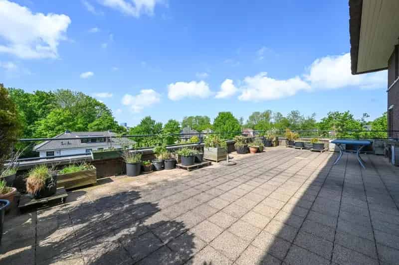 Luxe appartement Ypenburg: Ruim dakterras en privé garage