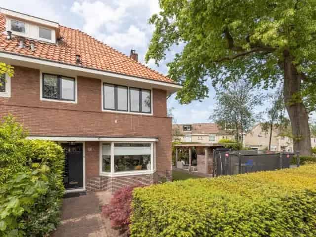 Hoekwoning te huur Bussum: karakteristieke woning nabij park en station
