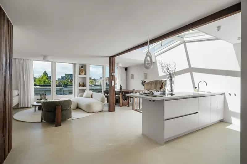 Appartement Amsterdam West 4 kamers 104m2 Dakterras gerenoveerd