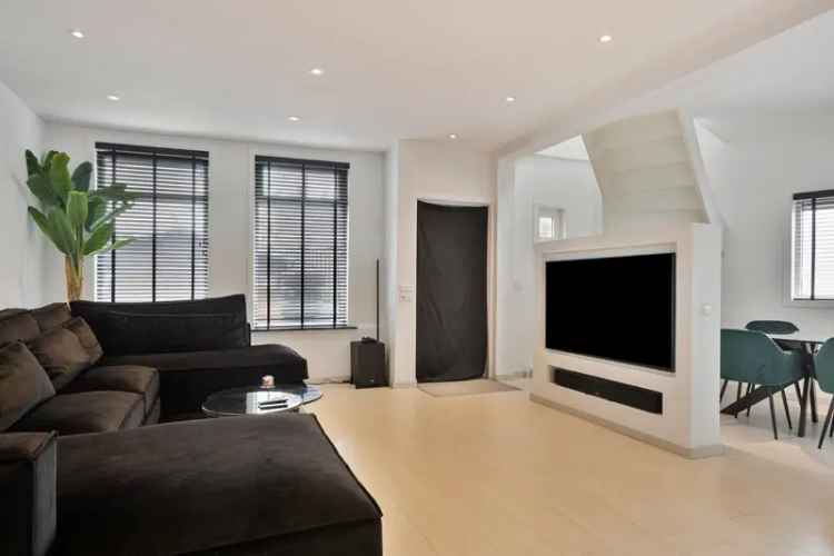 Huis te koop: Ring 573 3195 XL Pernis Rotterdam 