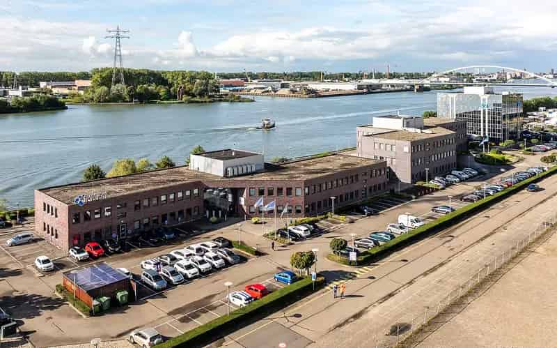 Kantoorruimte te huur Papendrecht  A15 2210m²