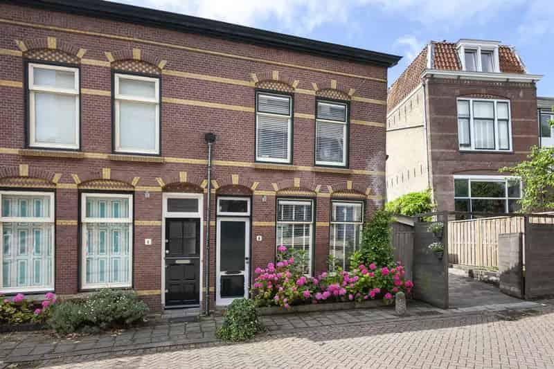 Hoekwoning Gouda Centrum: 2 slaapkamers, stadstuin & dakterras