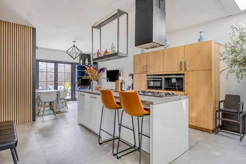 Huis te koop Waalwijk: Sfeervol & Modern met Tuin en Dakterras