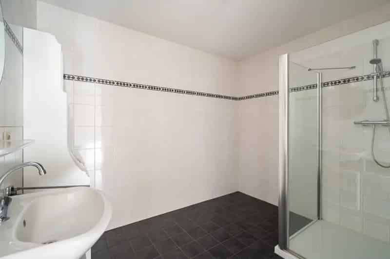 Appartement te koop Poortugaal 2 slaapkamers lift binnentuin parkeerplaats