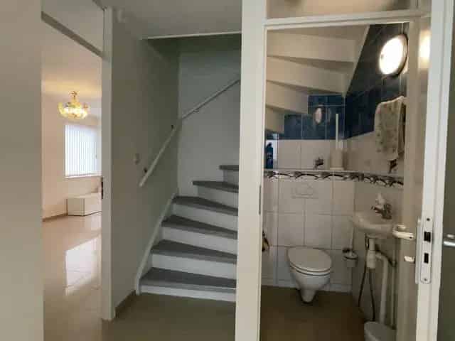 Te Huur: Hoekwoning 3 slaapkamers 2 badkamers Amstelveen Westwijk